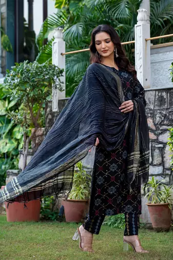  Women's Rayon Blend Floral Straight Printed Kurta Pant With Dupatta | kurta sets for woman