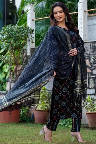  Women's Rayon Blend Floral Straight Printed Kurta Pant With Dupatta | kurta sets for woman
