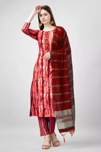  Women's Rayon Blend Floral Straight Printed Kurta Pant With Dupatta | kurta sets for woman