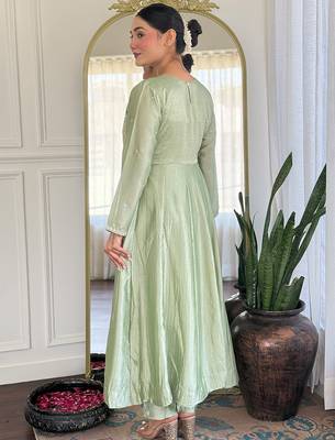 Pista vichitra silk heavy thread embroidery sequins work kurta pant set 3