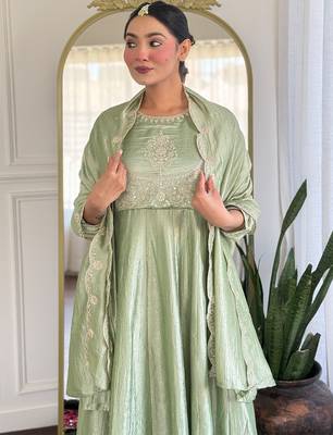 Pista vichitra silk heavy thread embroidery sequins work kurta pant set 4
