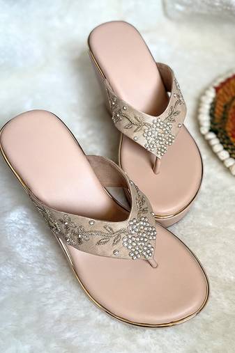 Beige woven leather wedges
