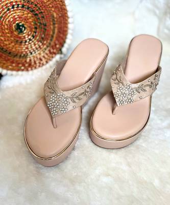 Beige woven leather wedges 3