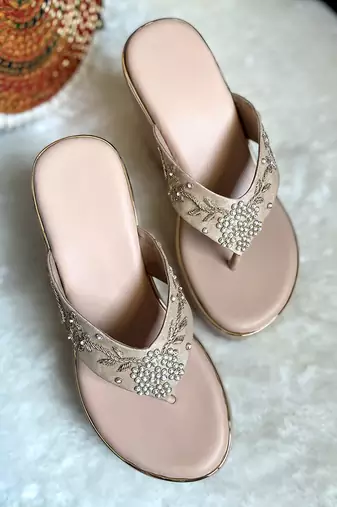 Beige woven leather wedges