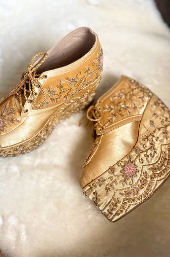 Gold woven textile wedges