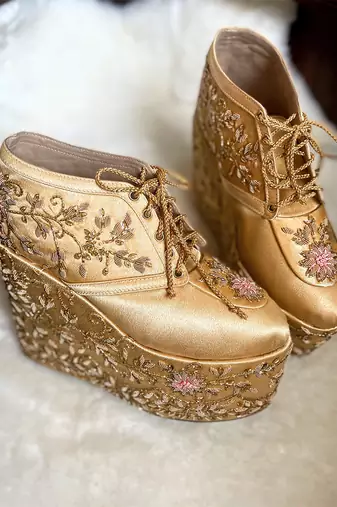 Gold woven textile wedges