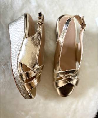 Gold solid leather wedges 2