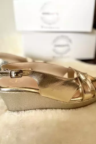 Gold solid leather wedges