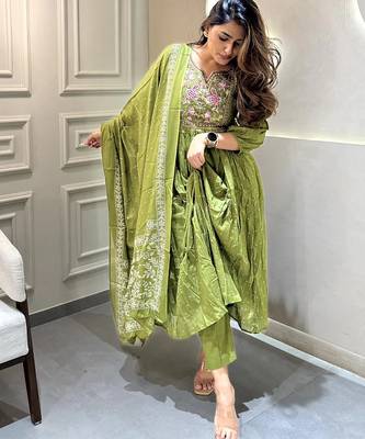 Cotton designer kurta pant and dupatta set green anarkali 3
