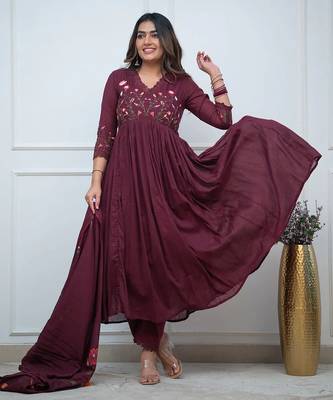 Brown elegant embroidered kurta set with floral dupatta 2