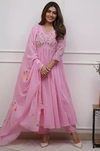 Baby pink elegant embroidered kurta set with floral dupatta
