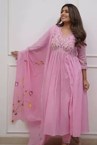 Baby pink elegant embroidered kurta set with floral dupatta