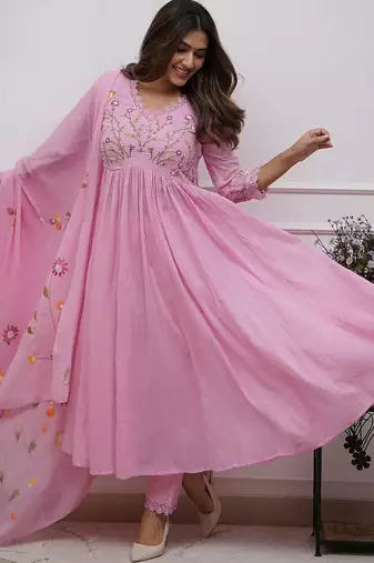 Baby pink elegant embroidered kurta set with floral dupatta