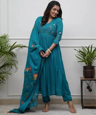 Teal blue elegant embroidered kurta set with floral dupatta 3