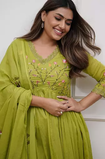 Green elegant embroidered kurta set with floral dupatta