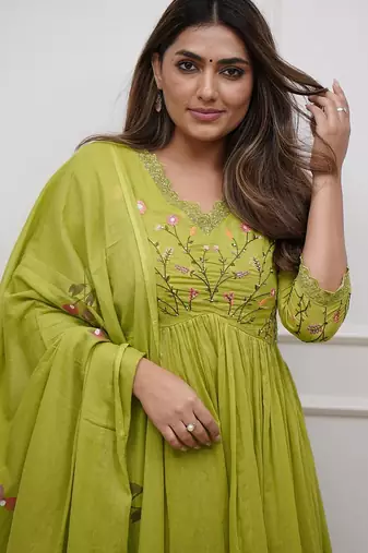 Green elegant embroidered kurta set with floral dupatta