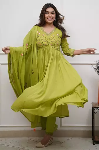 Green elegant embroidered kurta set with floral dupatta