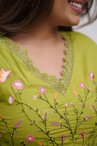 Green elegant embroidered kurta set with floral dupatta