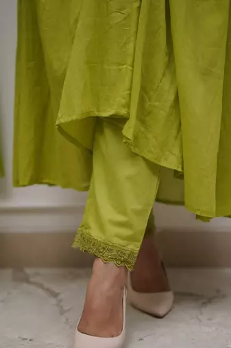 Green elegant embroidered kurta set with floral dupatta