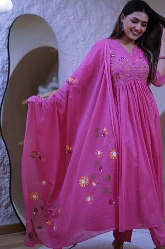 Pink elegant embroidered kurta set with floral dupatta
