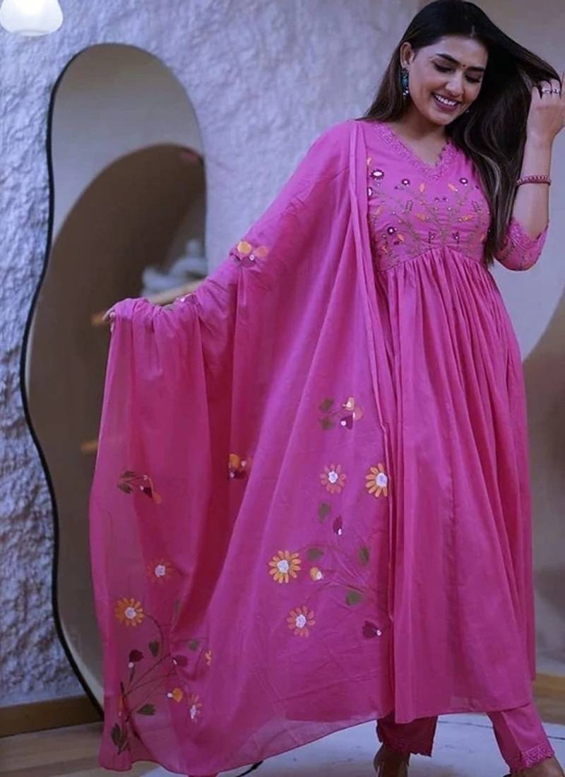 Pink elegant embroidered kurta set with floral dupatta