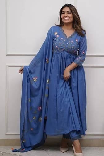 Blue elegant embroidered kurta set with floral dupatta