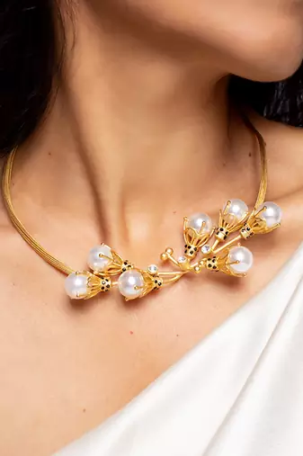 Elegant pearl cluster high gold necklace
