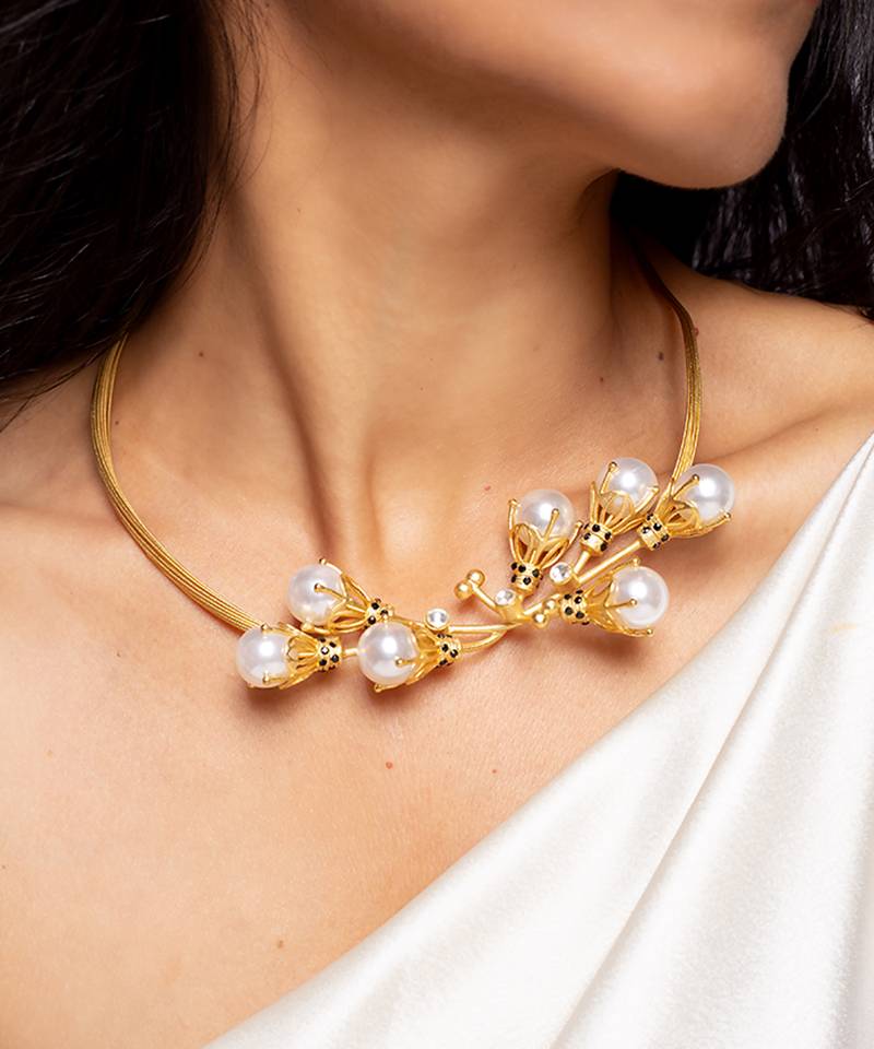 Elegant pearl cluster high gold necklace