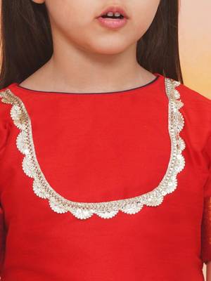 Red plain silk jacquard pattu pavdai for girls 4