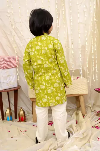Green printed cotton jungle jam kurta pyjama set for boys