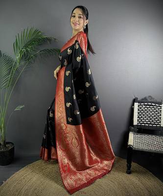 Black silk blend woven butta weaving banarasi saree with zari border 2