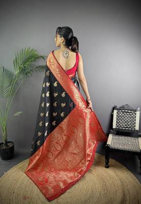 Black silk blend woven butta weaving banarasi saree with zari border 4
