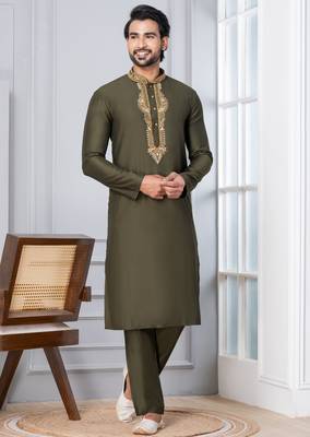 Green Blended Cotton kurta pyjama set 3