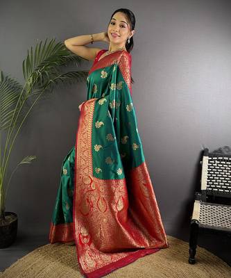 Green silk blend woven butta weaving banarasi saree with zari border 2