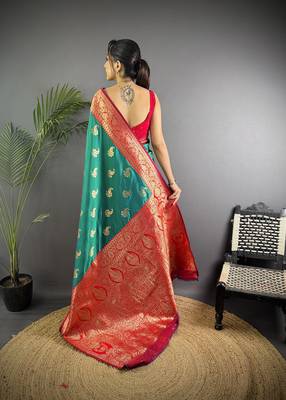 Green silk blend woven butta weaving banarasi saree with zari border 4