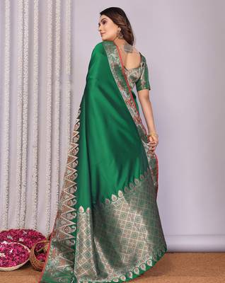 Pine green silk blend zari jacquard weaving banarasi saree with zari weaving border 3