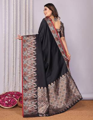 Black silk blend zari jacquard weaving banarasi saree with zari weaving border 3