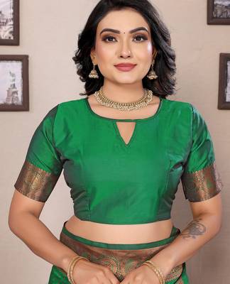 Dark green silk blend copper zari weaving banarasi saree with contrast blouse 5