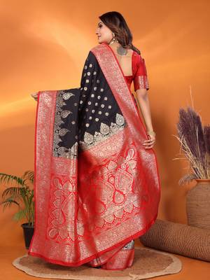Black silk blend butti zari weaving with zari border saree 3