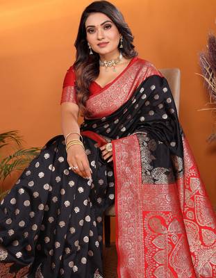 Black silk blend butti zari weaving with zari border saree 4
