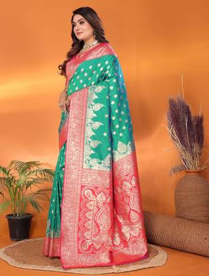 Light green silk blend butti zari weaving with zari border saree 2
