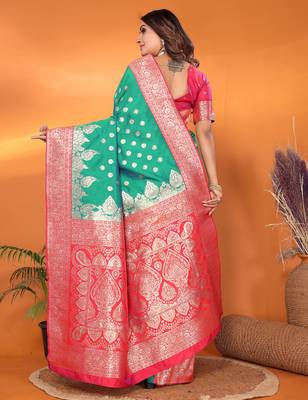 Light green silk blend butti zari weaving with zari border saree 3