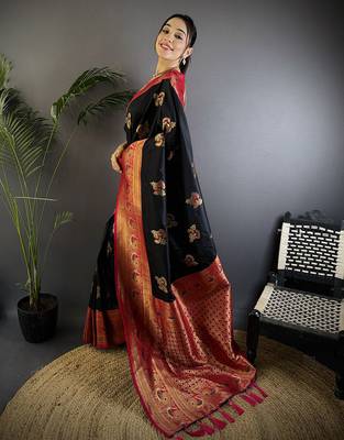 Black silk blend floral butta zari weaving banarasi with peacock zari weaving border 2