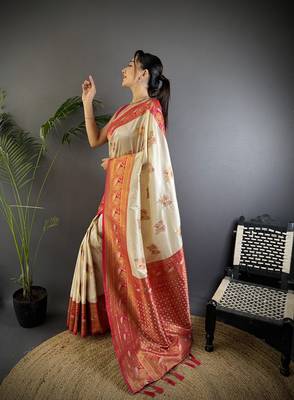 White silk blend floral butta zari weaving banarasi with peacock zari weaving border 2