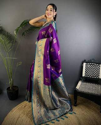 Magenta silk blend floral butta zari weaving banarasi with peacock zari weaving border 2