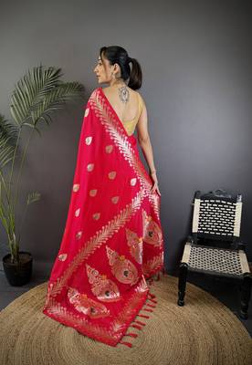 Pink silk blend meenakari zari weaving banarasi saree 3