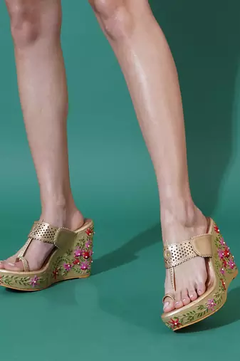 Multicolor embroidered wedges