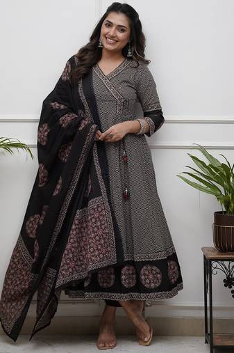 Black cotton blend print with thread embroidery work kurta pant set