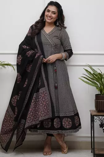 Black cotton blend print with thread embroidery work kurta pant set