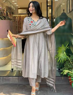 Grey chinon viscose heavy thread embroidery work kurta pant set 3